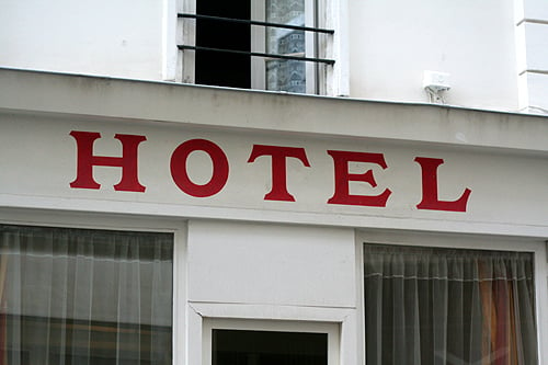 红酒店标志