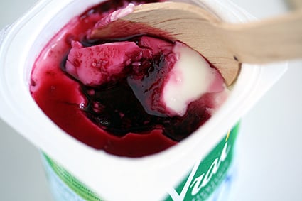 接骨木莓酸奶