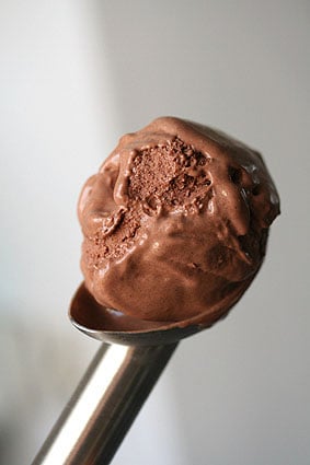 勺巧克力冰淇淋