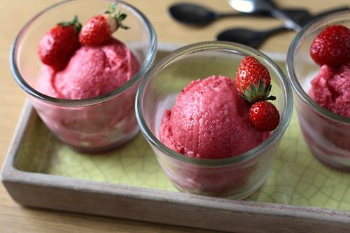 素食草莓冰淇淋