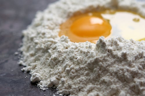 鸡蛋和面粉对新鲜面食