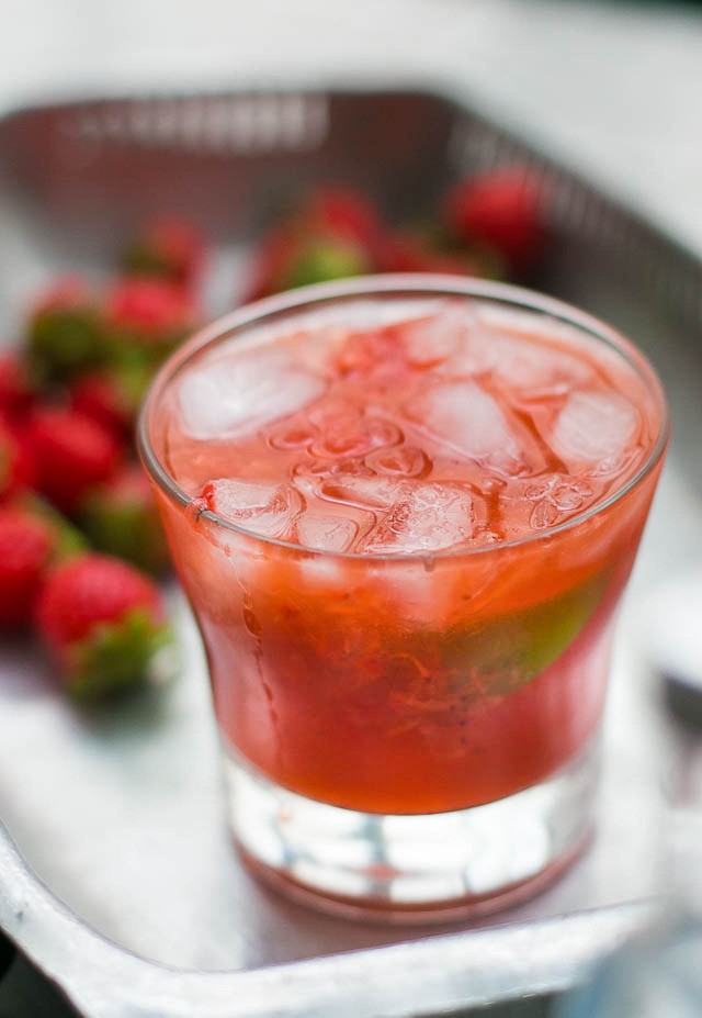 草莓冷饮鸡尾酒食谱